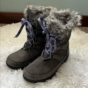 Merona from Target Women's Gray Suede Faux Fur Lined Lace Up Winter Boots Size 8